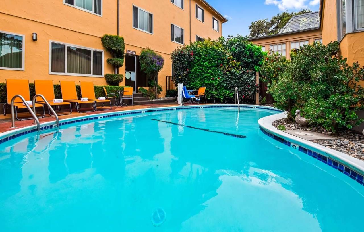 Best Western Carmel'S Town House Lodge Extérieur photo