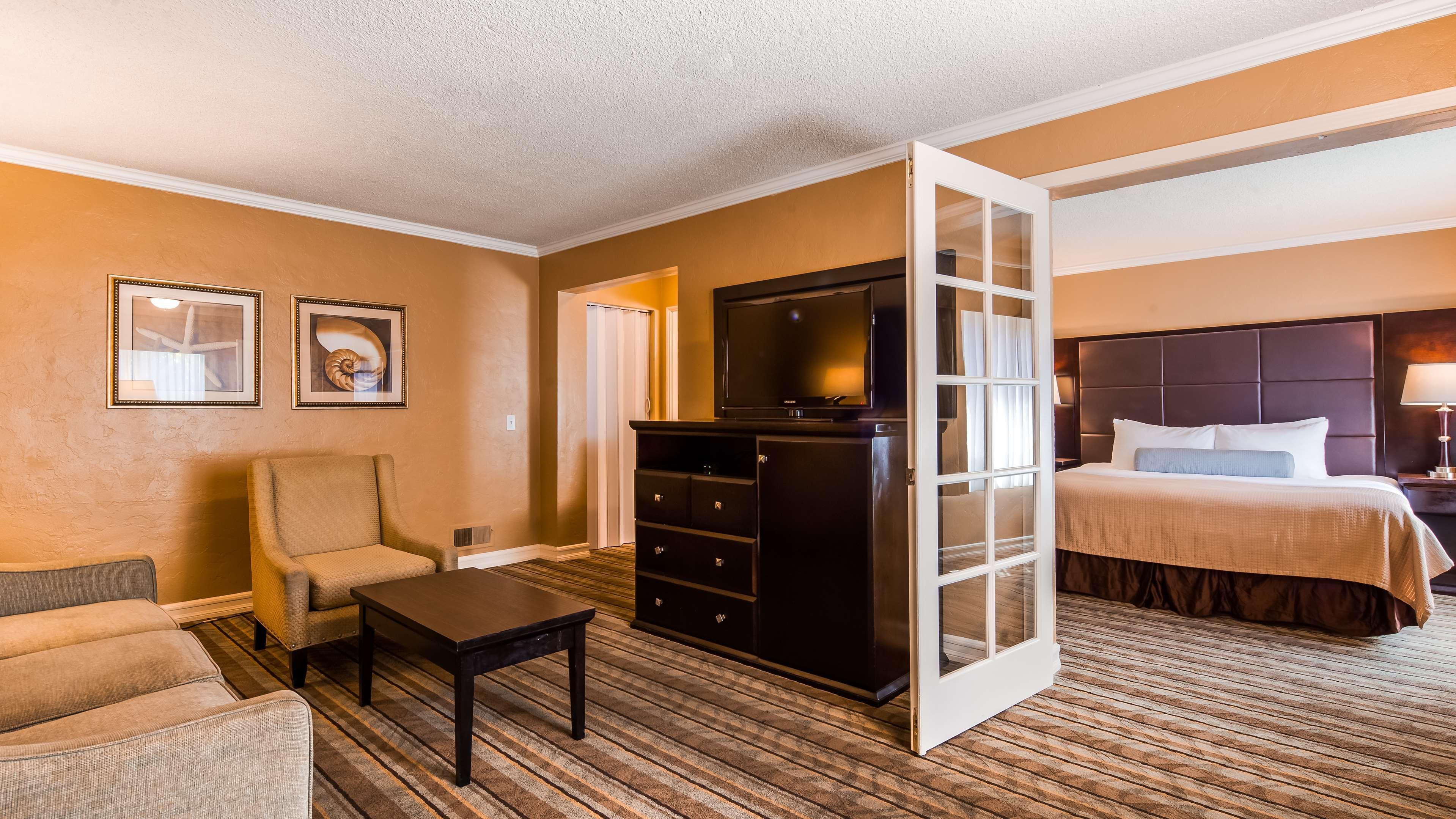 Best Western Carmel'S Town House Lodge Extérieur photo