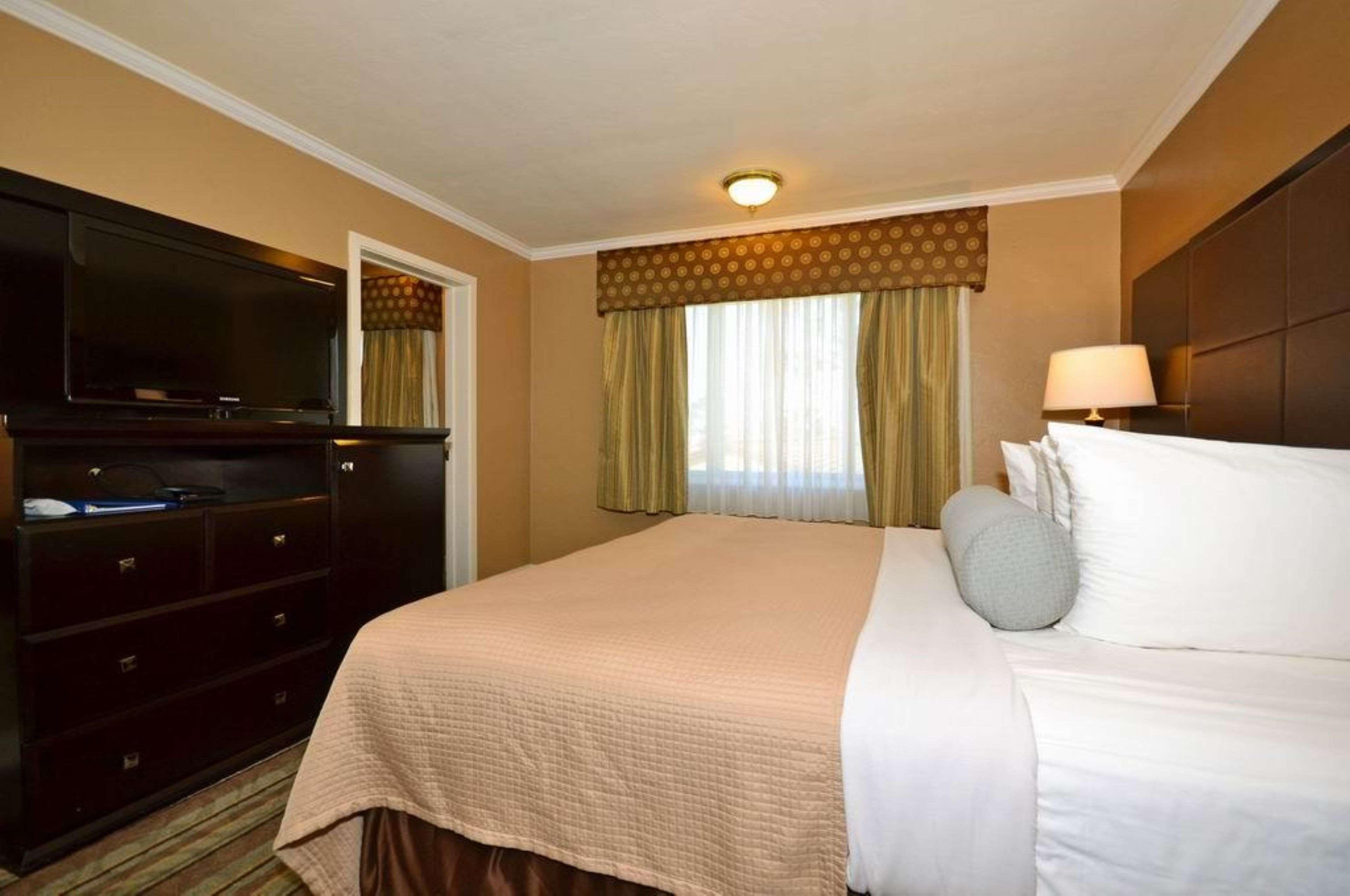 Best Western Carmel'S Town House Lodge Extérieur photo