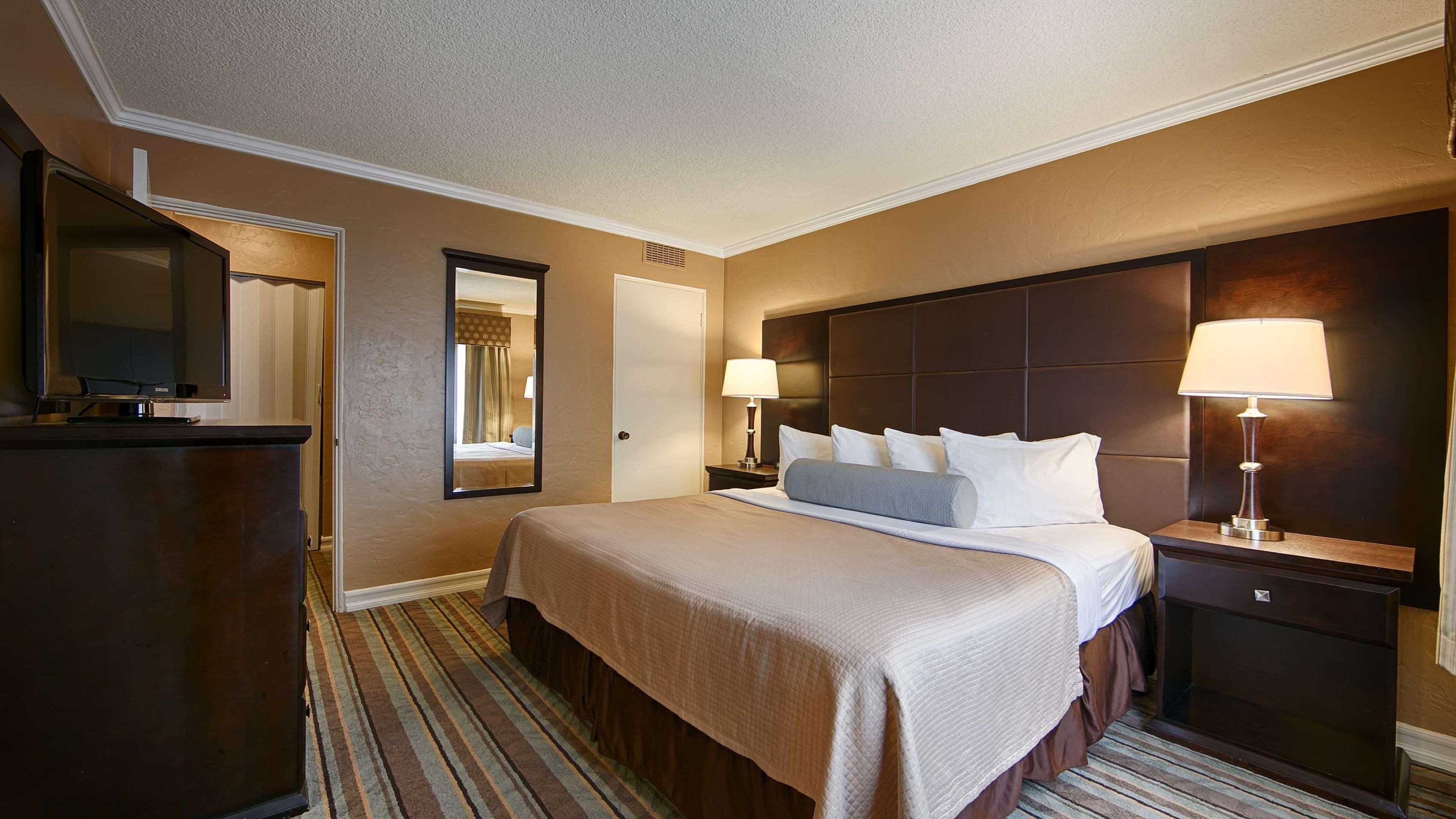 Best Western Carmel'S Town House Lodge Extérieur photo