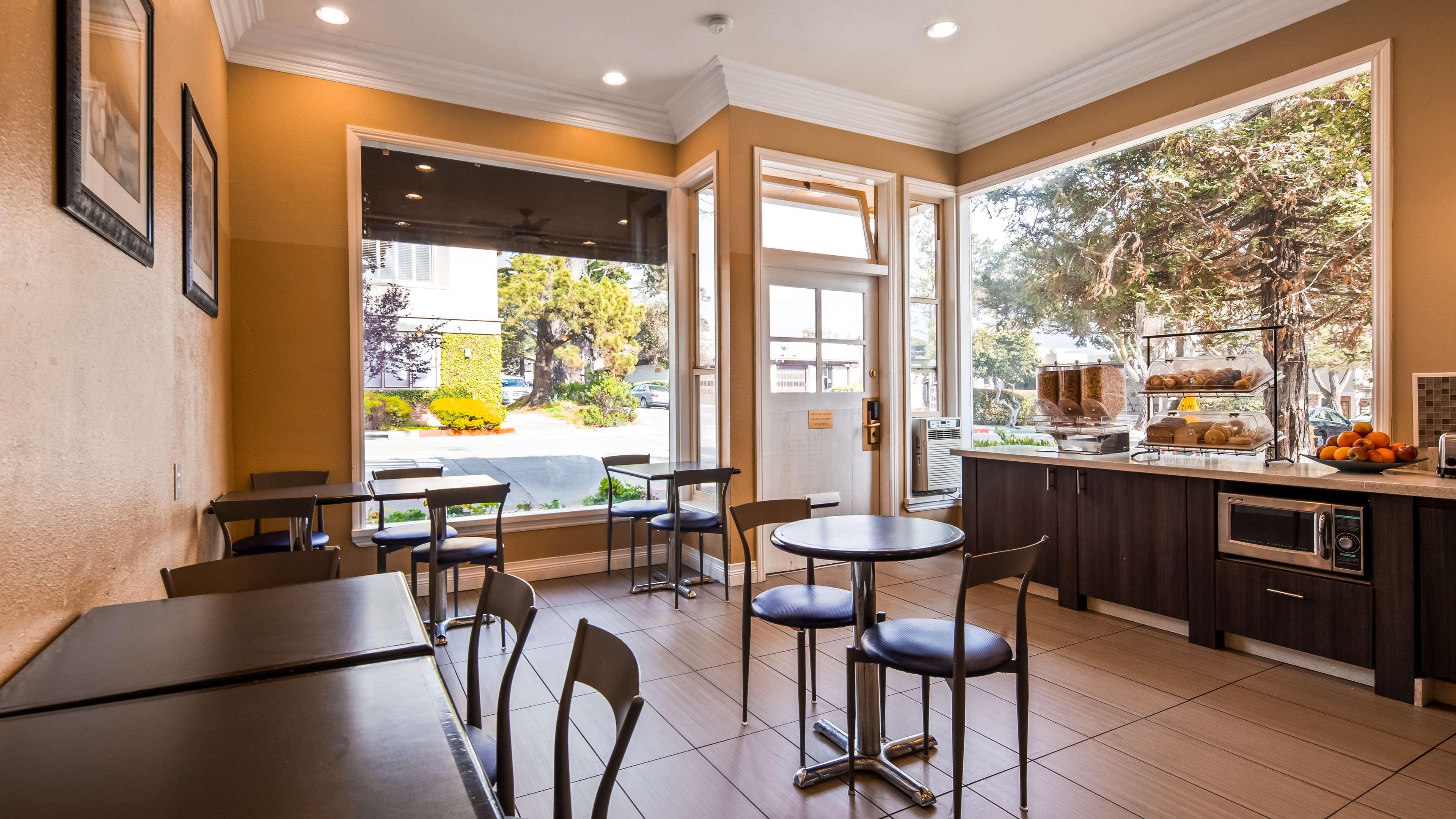 Best Western Carmel'S Town House Lodge Extérieur photo