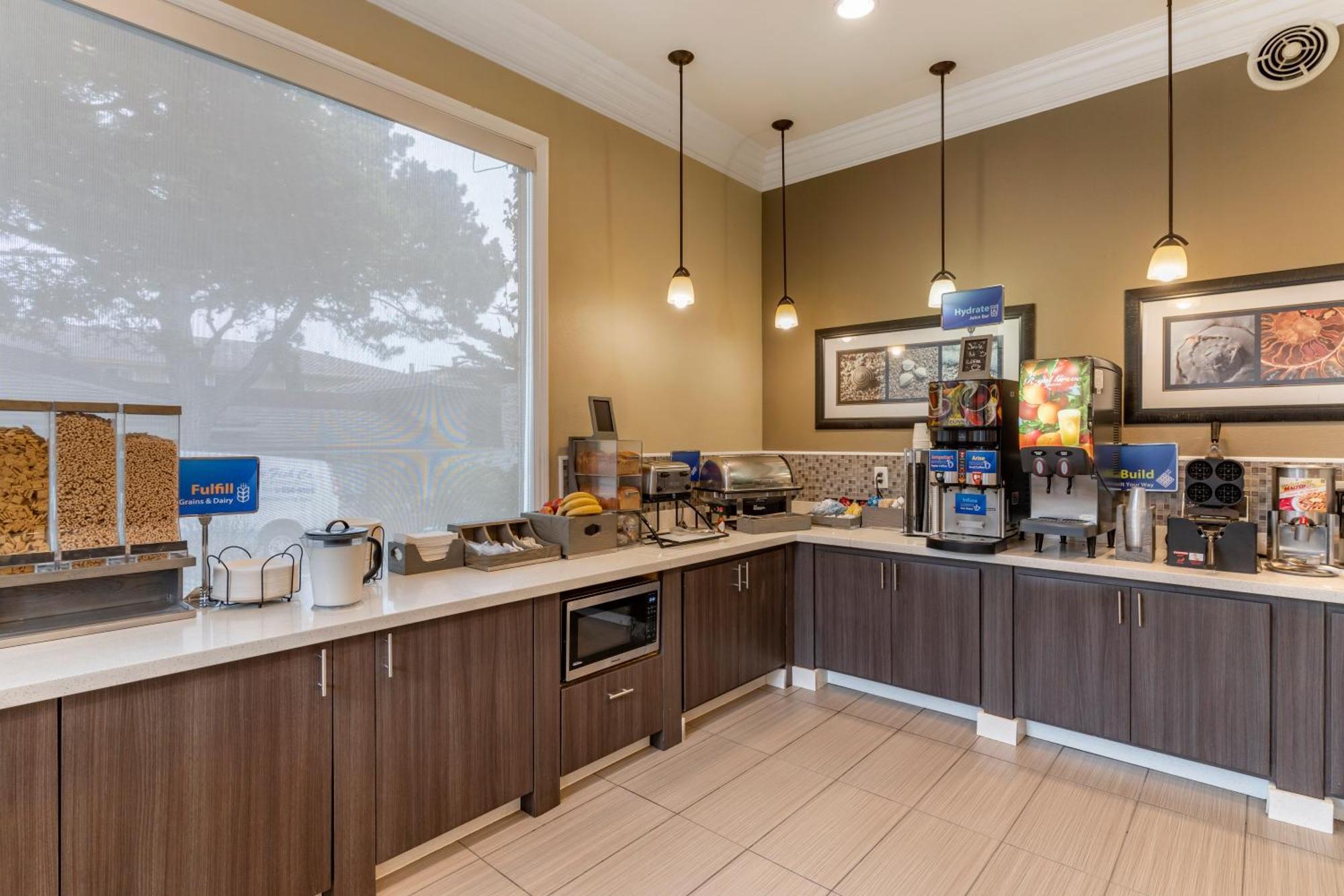Best Western Carmel'S Town House Lodge Extérieur photo