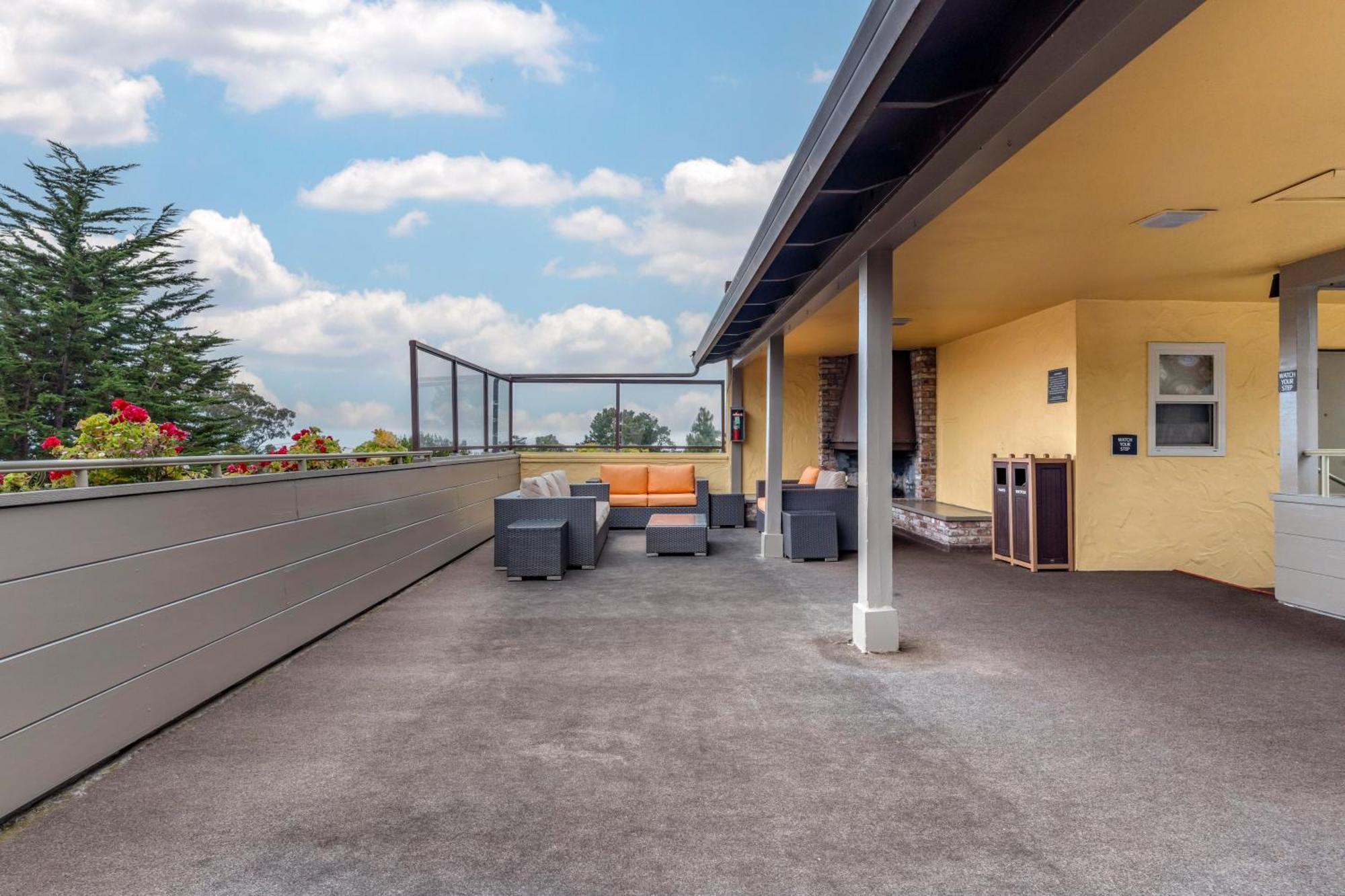 Best Western Carmel'S Town House Lodge Extérieur photo