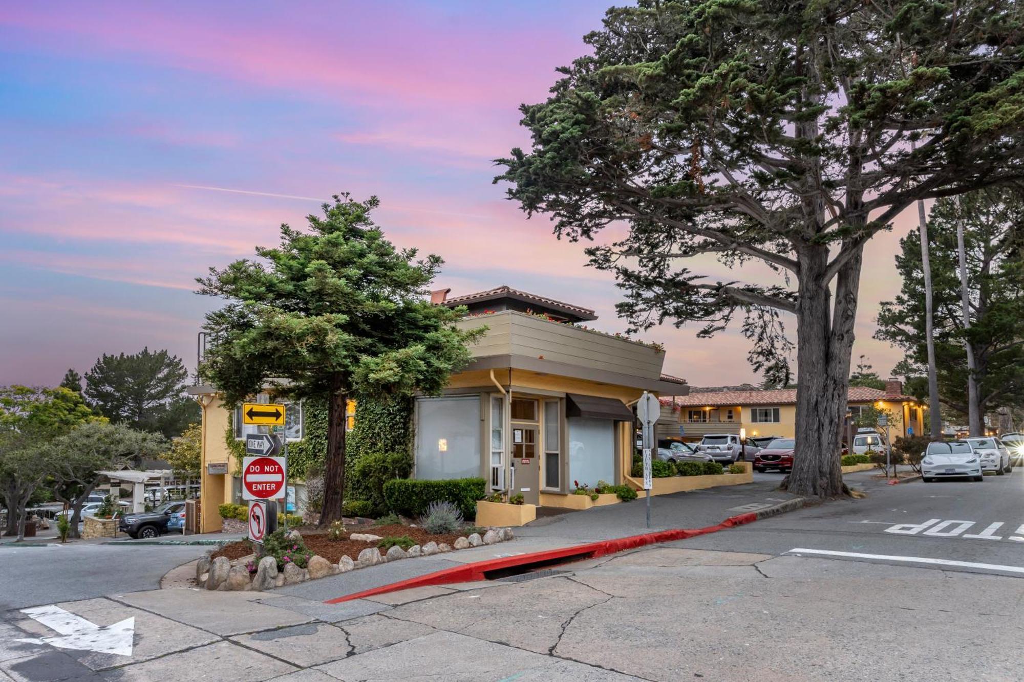 Best Western Carmel'S Town House Lodge Extérieur photo