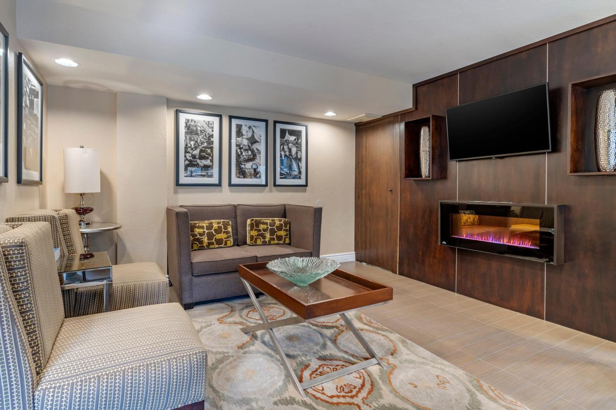Best Western Carmel'S Town House Lodge Extérieur photo