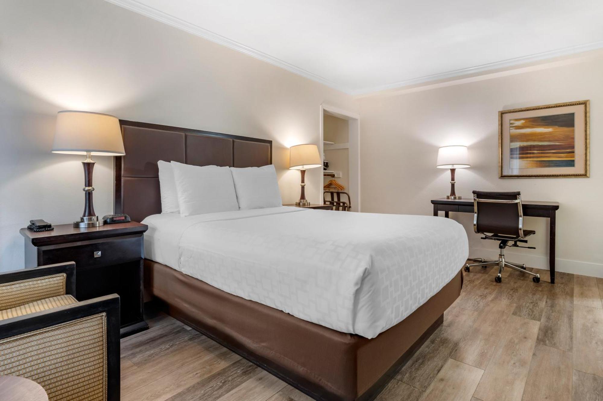 Best Western Carmel'S Town House Lodge Extérieur photo