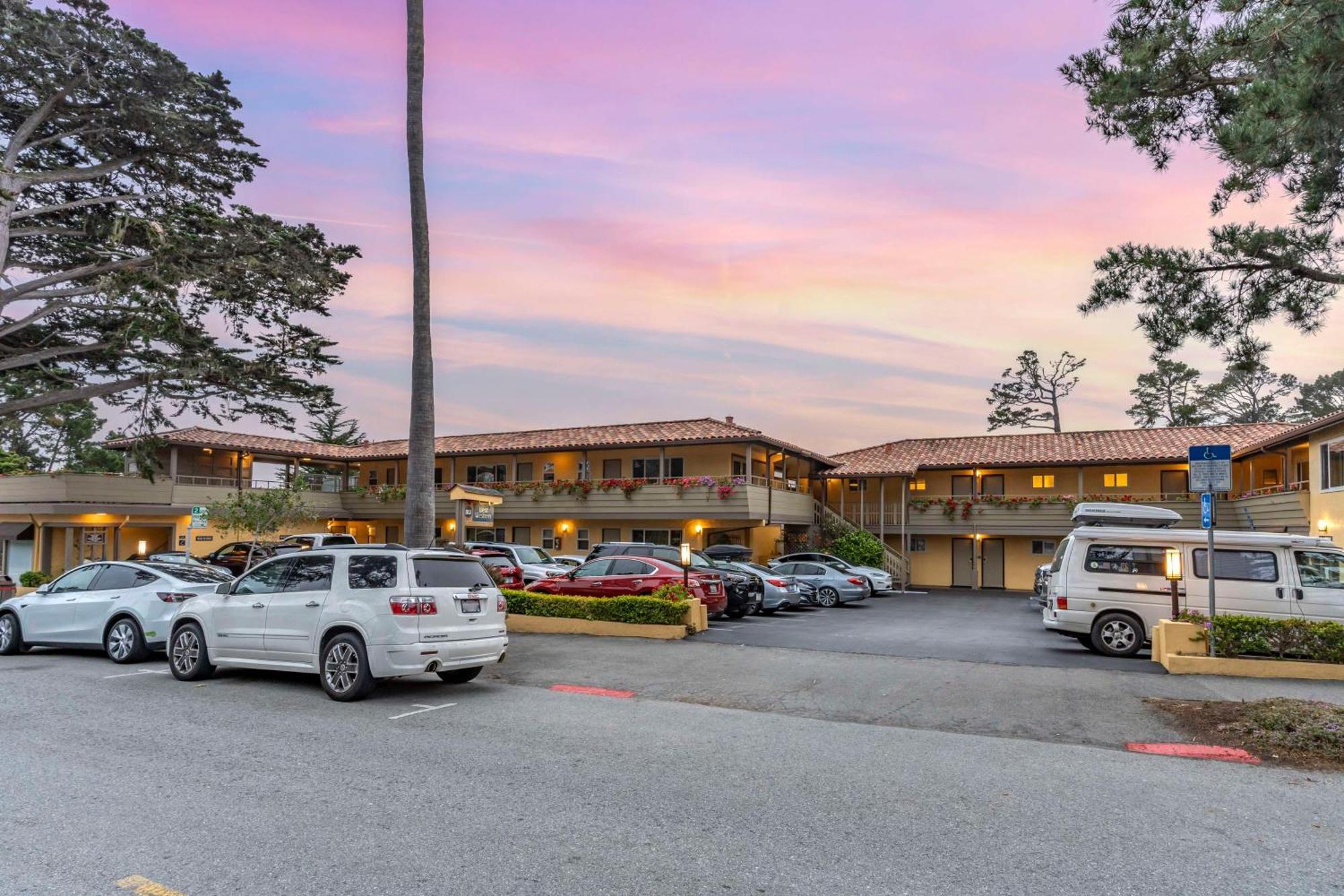 Best Western Carmel'S Town House Lodge Extérieur photo