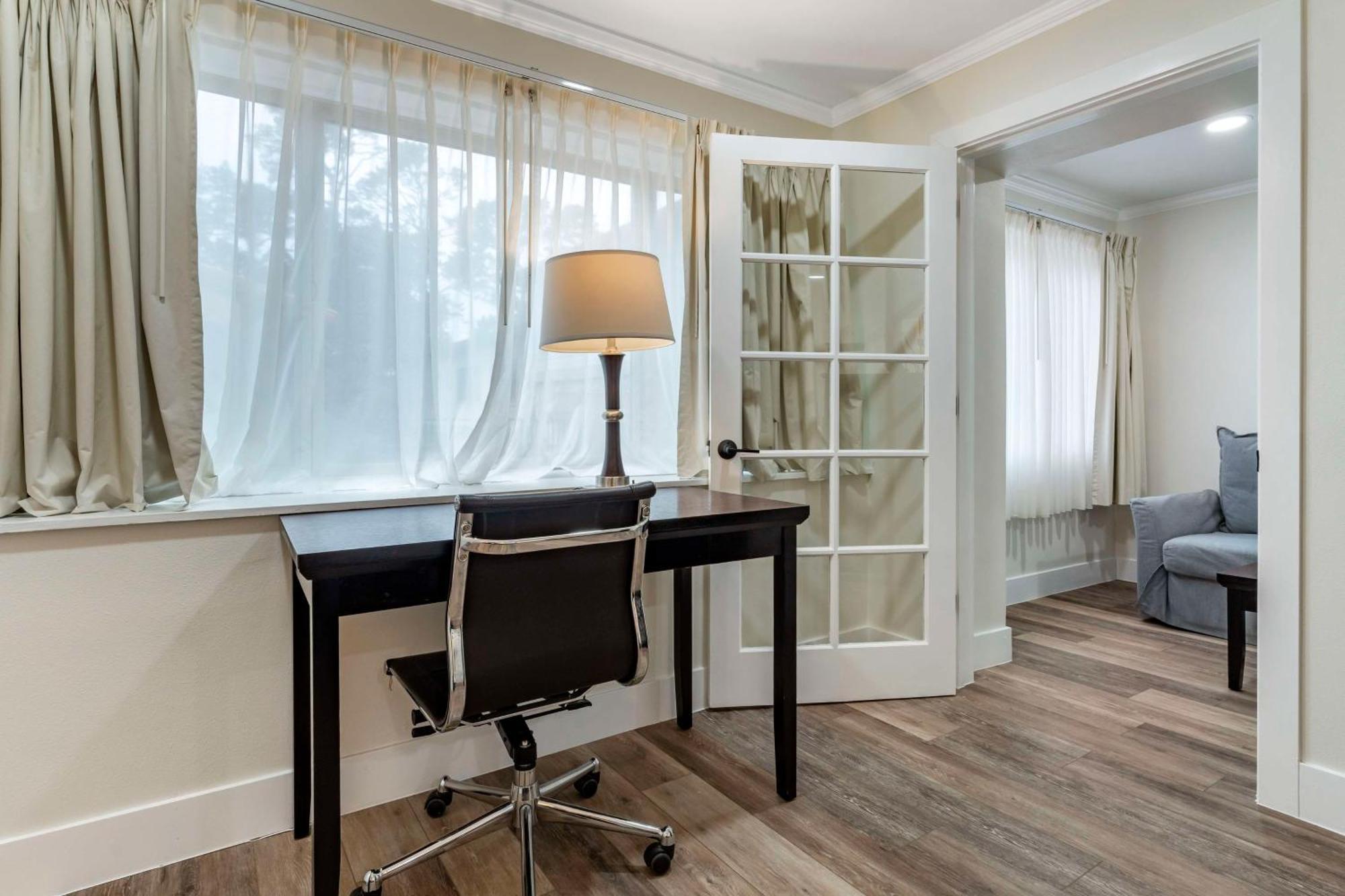 Best Western Carmel'S Town House Lodge Extérieur photo