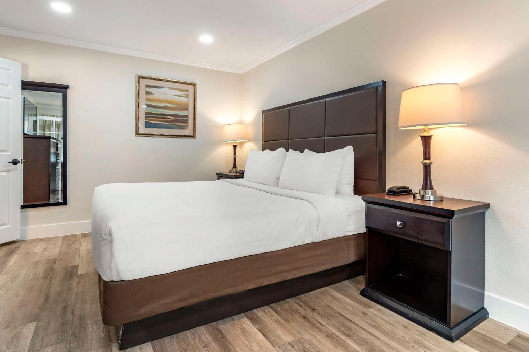 Best Western Carmel'S Town House Lodge Extérieur photo