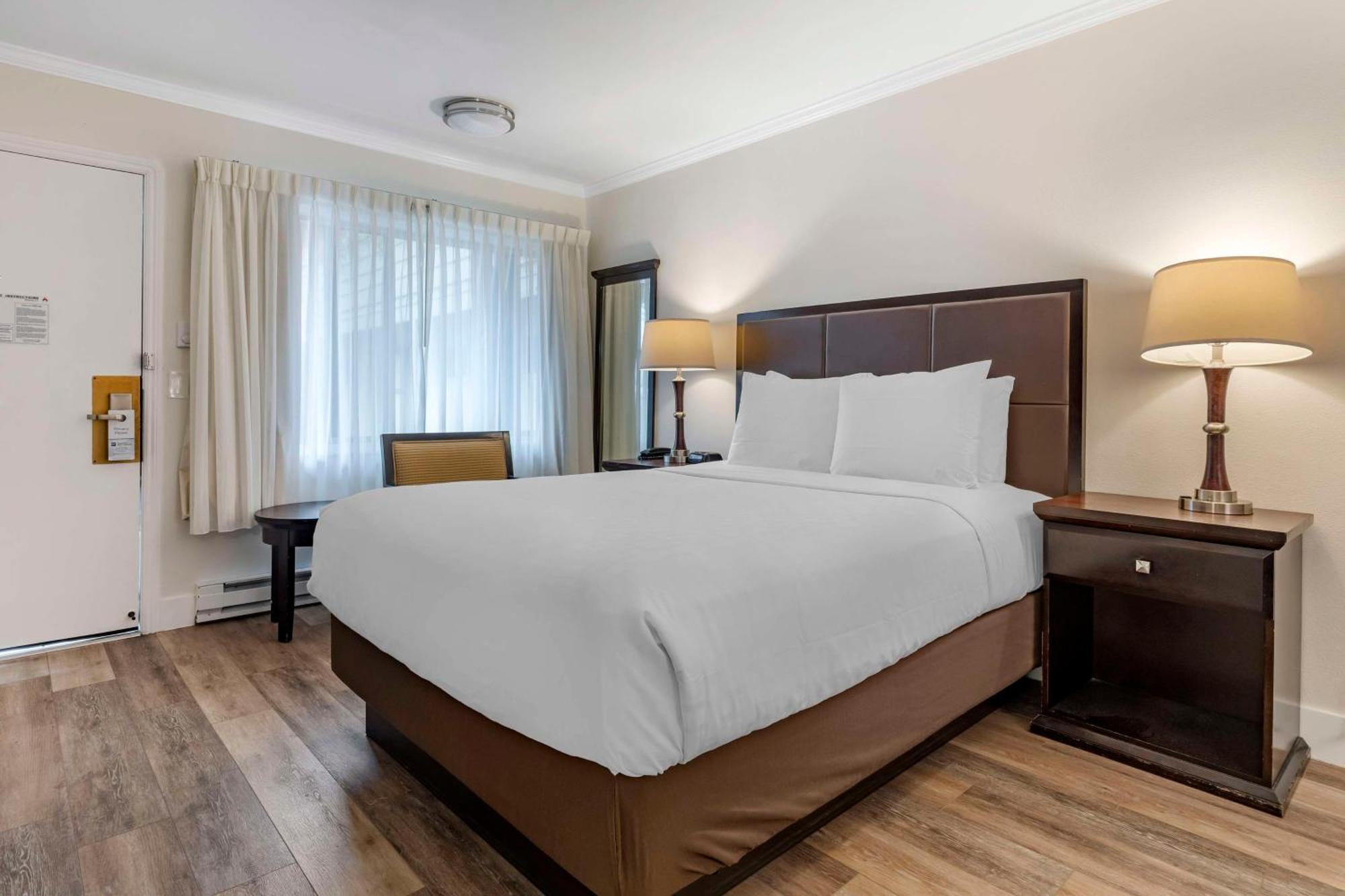 Best Western Carmel'S Town House Lodge Extérieur photo