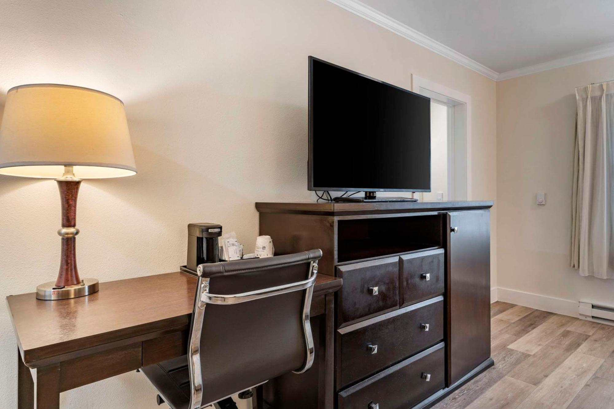 Best Western Carmel'S Town House Lodge Extérieur photo