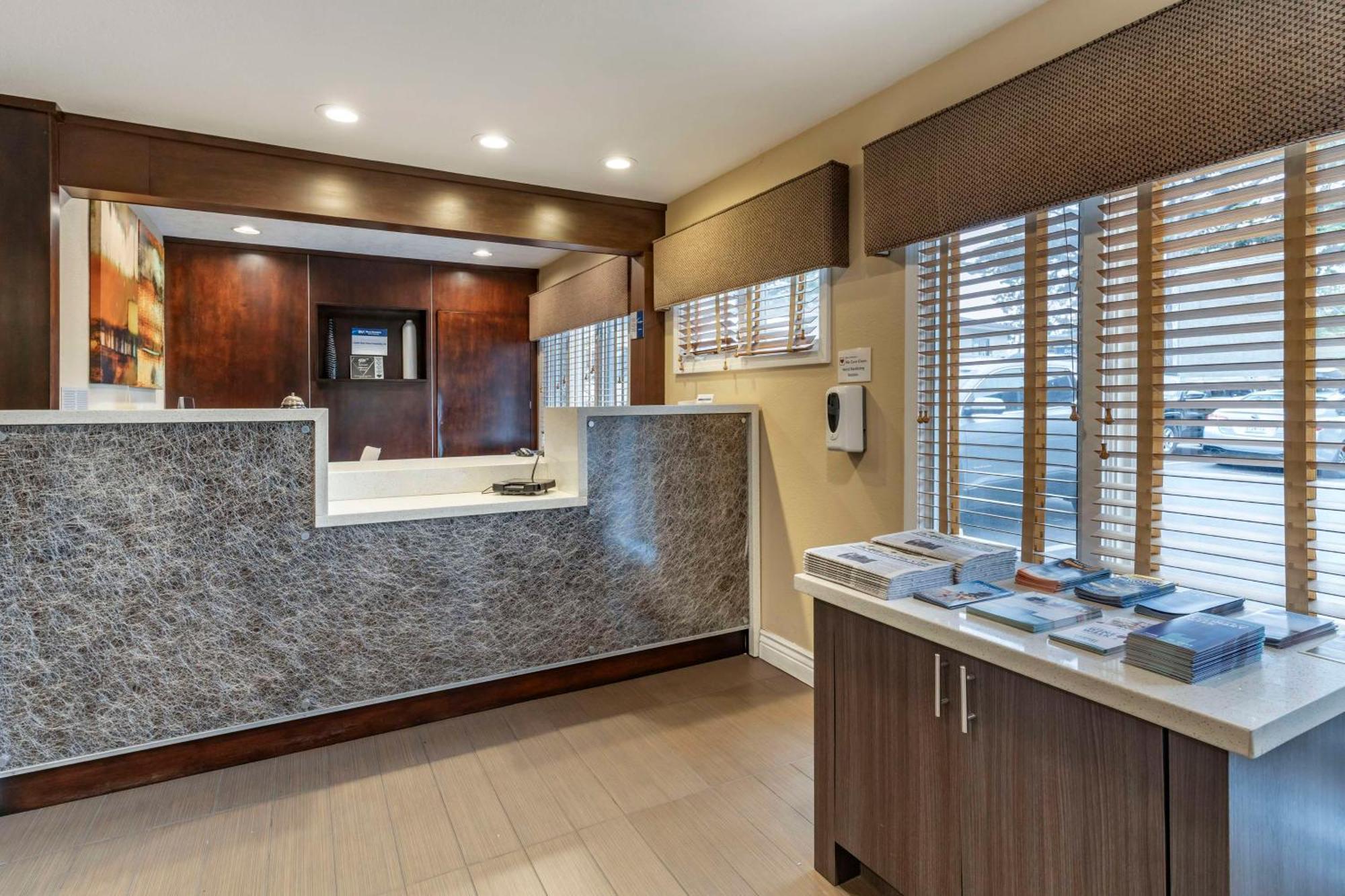 Best Western Carmel'S Town House Lodge Extérieur photo